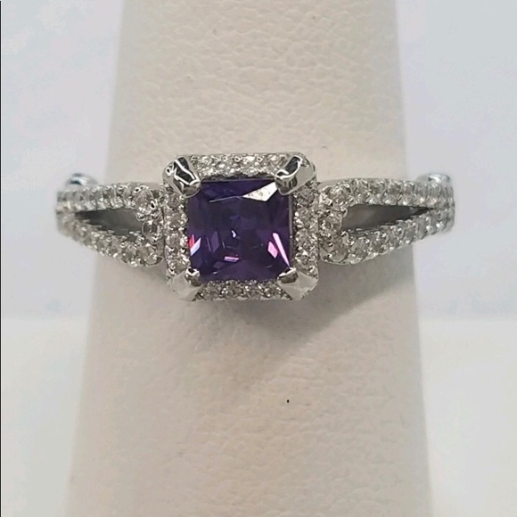 0.71 carat Lavish Princess Cut Amethyst CZ Ring - Picture 2 of 4